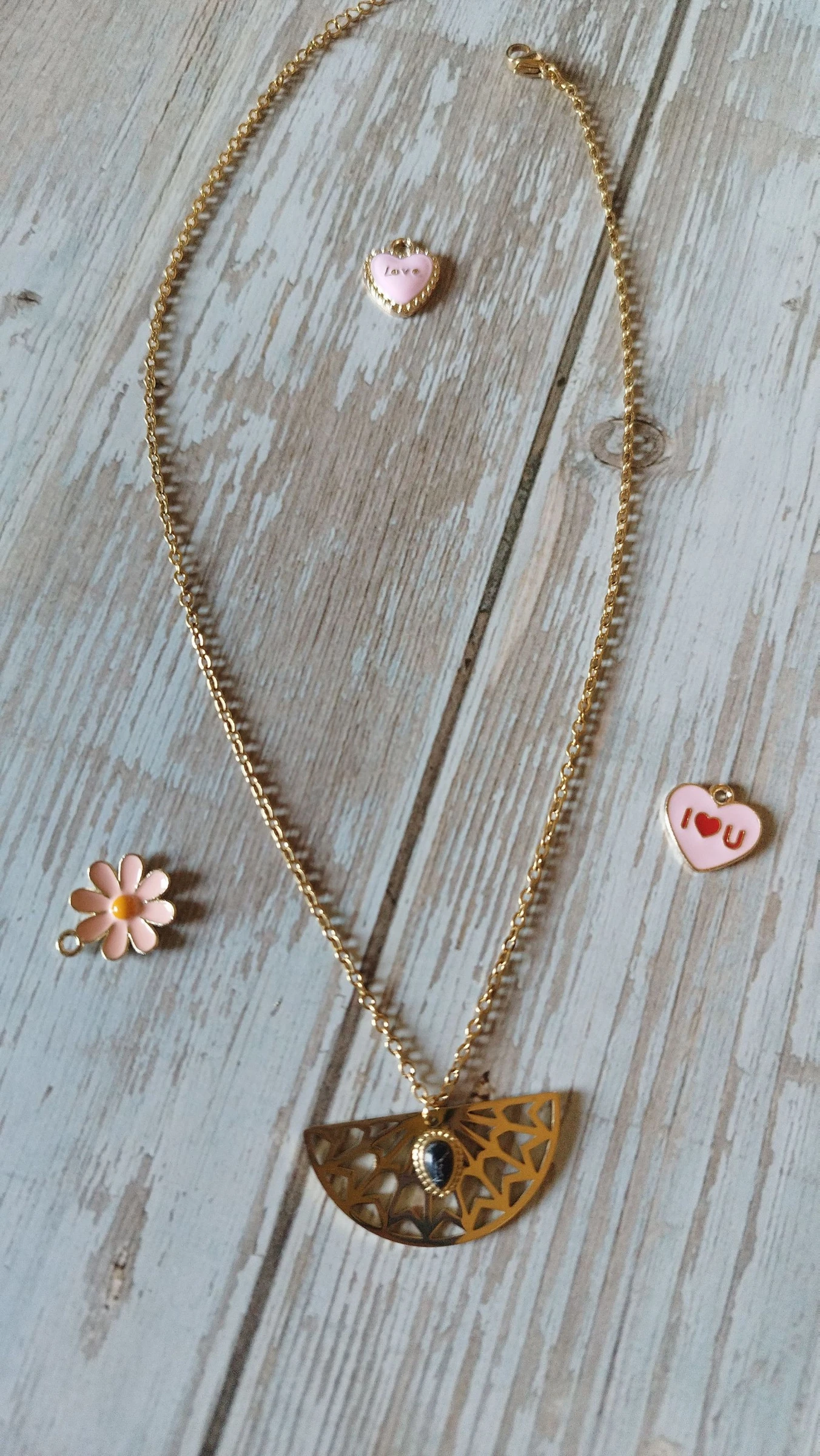 Collier doré en acier inoxydable neuf 